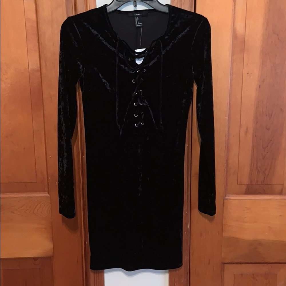 NWT Forever 21 Black Velvet Long Sleeve Dress